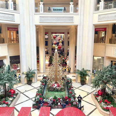 HO Christmas Gondolas With Christmas Trees Ship