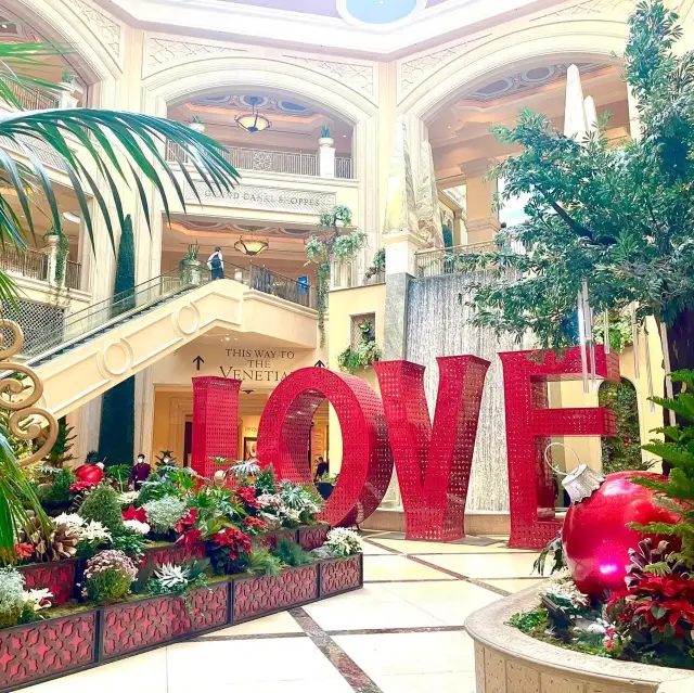 Beautiful Christmas decoration at the Palazzo