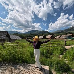 禾木老村山庄 User Photo