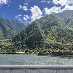 林云峰轩客栈(索松村店)·餐厅 User Photo