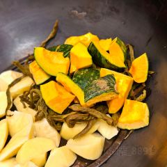 粘豆包铁锅炖(温泉街店) User Photo