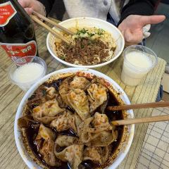 老麻抄手重庆小面(解放碑店) User Photo