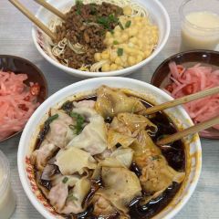 老麻抄手重庆小面(解放碑店) User Photo