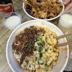 老麻抄手重庆小面(解放碑店) User Photo