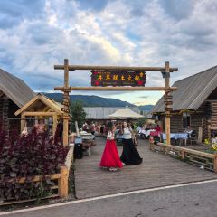 禾木老村山庄 User Photo