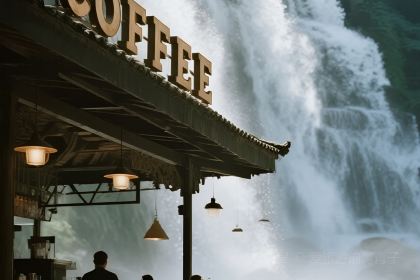 翁布悬崖瀑布咖啡