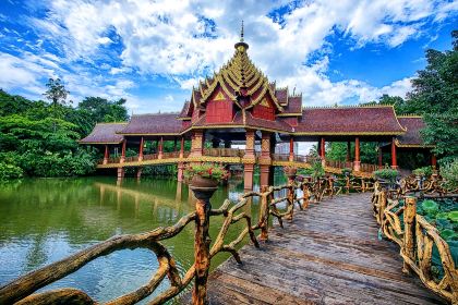 明记烧肉米线烧肉卷粉(中心小学店)