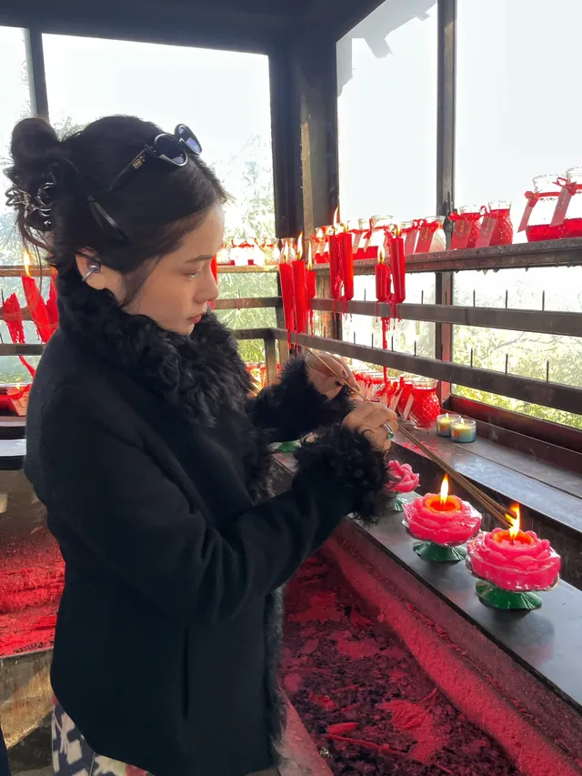 千年梵剎藏金陵，今日幸會雞鳴寺