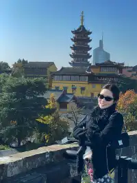 千年梵剎藏金陵，今日幸會雞鳴寺