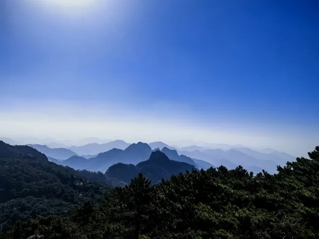 12月1號,天晴,徒步20多公里遊覽黃山 12月1號,天晴,徒步20多公里遊覽黃山