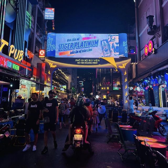Guide: Bui Vien walking street