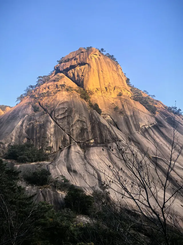 12月1號,天晴,徒步20多公里遊覽黃山 12月1號,天晴,徒步20多公里遊覽黃山