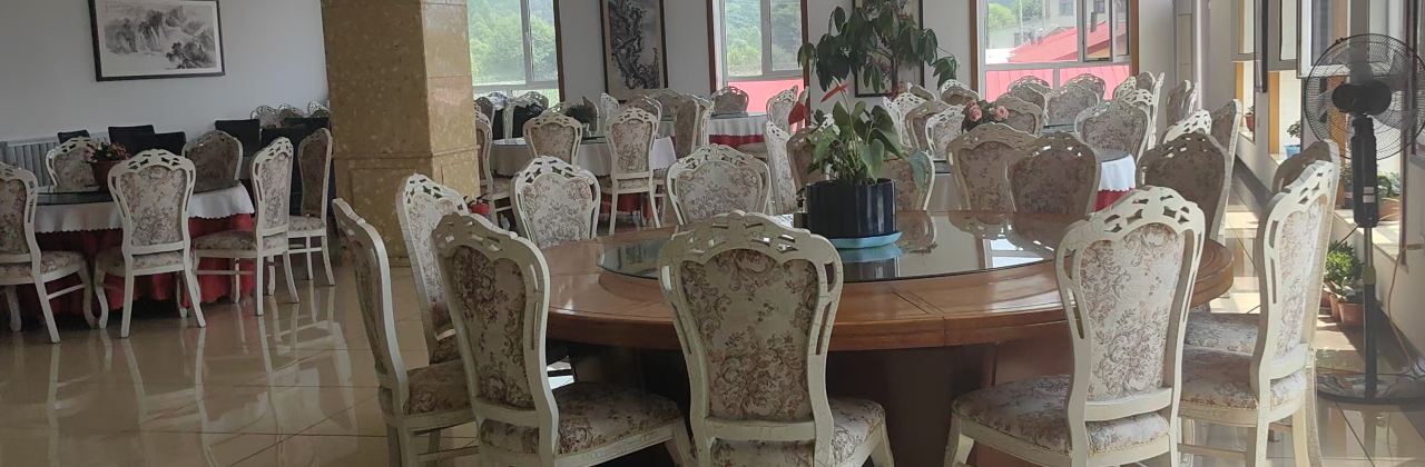 雪乡东方假日酒店·东北家常菜铁锅炖