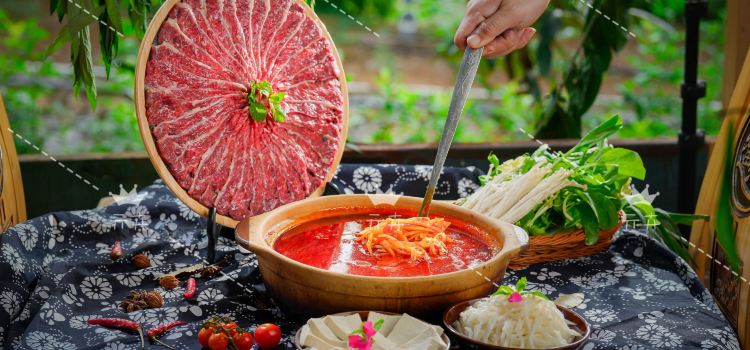 亓卉布依酸笋牛肉土菜园